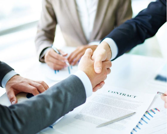 在多工位冷鐓機的設計和制造中，如何考慮生產效率和加工精度的平衡？有哪些優化措施和技術？